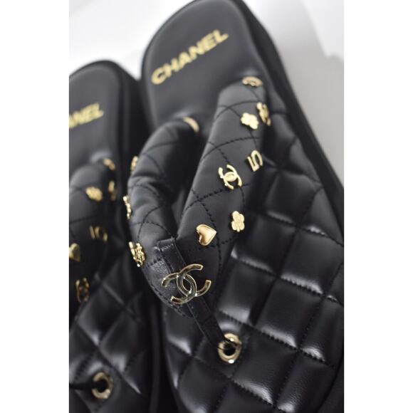Chanel 23P Black Quilted Charms Padded Pool Thong Logo Slide Flat Sandal 37.5 - Picture 8 of 12